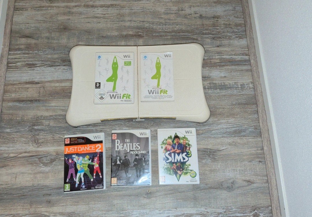 Wii Fit + Balance Board + 3 Wii spellen, Ophalen of Verzenden, Zo goed als nieuw, Wii, Balance Board of Dansmat