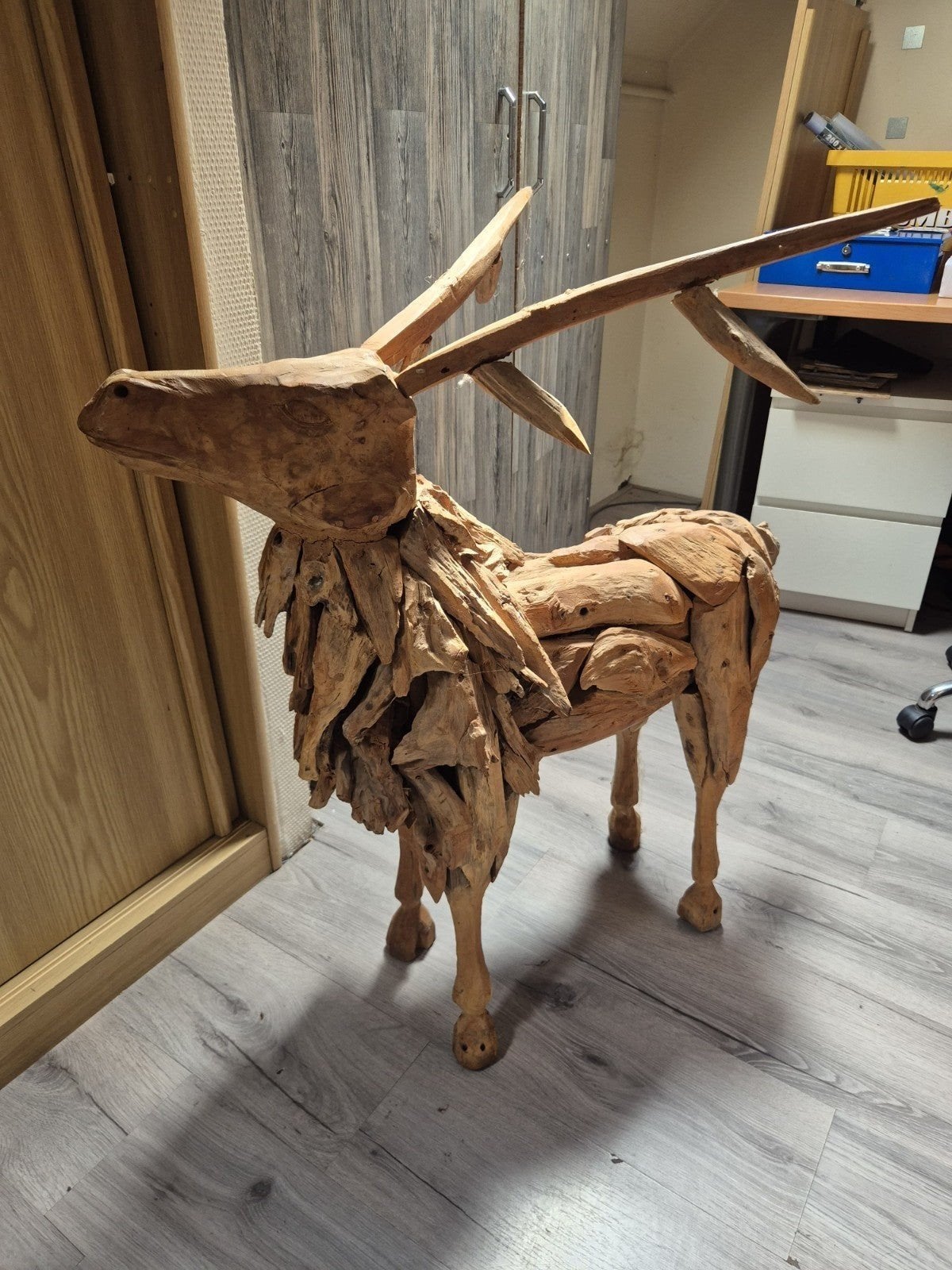 Houten hert, Ophalen
