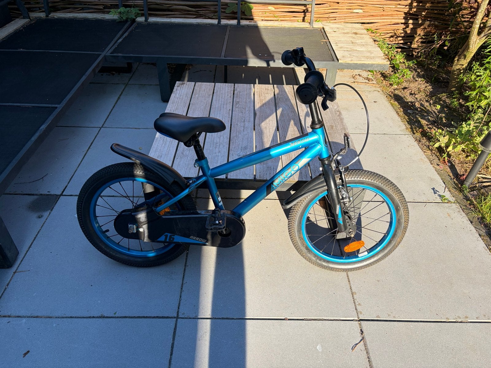 Amigo Arrow kinderfiets 16 inch - Blauw, Fietsen en Brommers, Fietsen | Kinderfietsjes, Ophalen, Gebruikt, Terugtraprem, 16 tot 20 inch