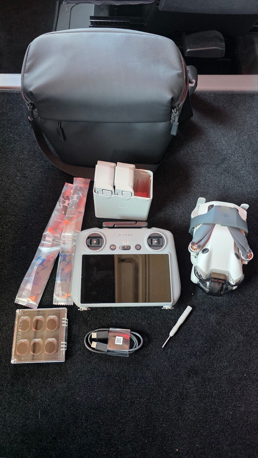 DJI Mini 4 Pro Fly More Combo met RC-controller, Audio, Tv en Foto, Drones, Zo goed als nieuw, Cameradrone, Topkwaliteit, DJI
