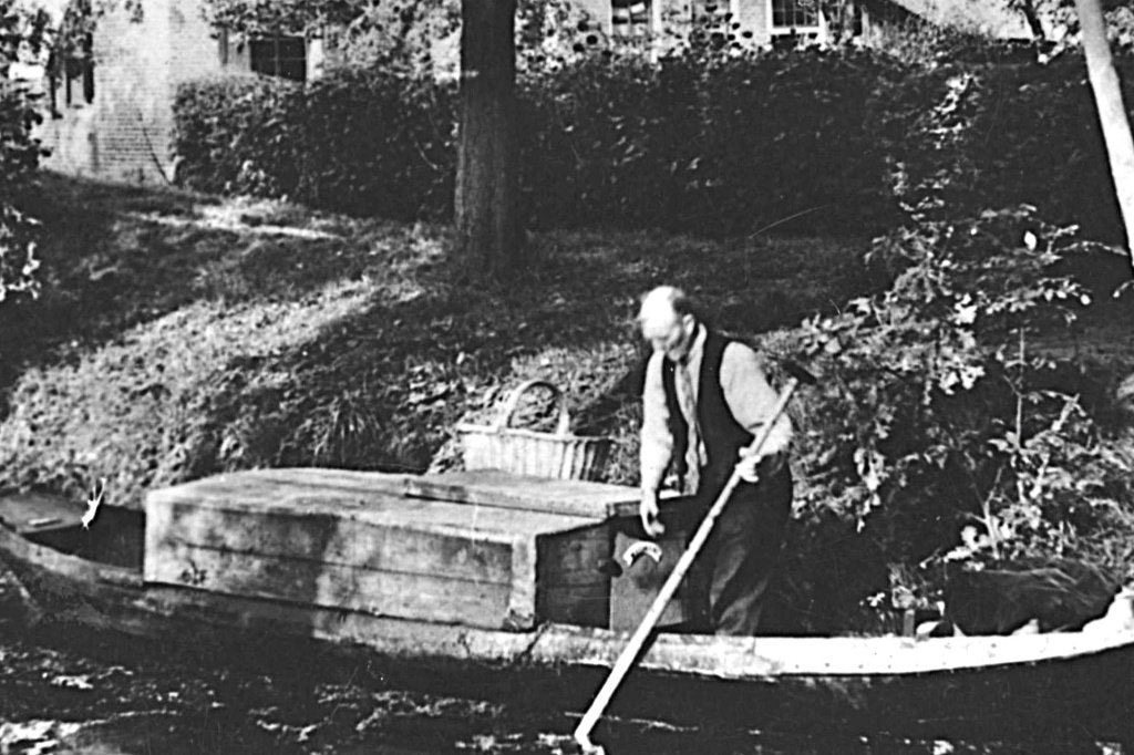972814	Giethoorn	Punter waarsch de Bakker	1949	Gelopen, Ophalen of Verzenden, 1940 tot 1960, Gelopen, Overijssel