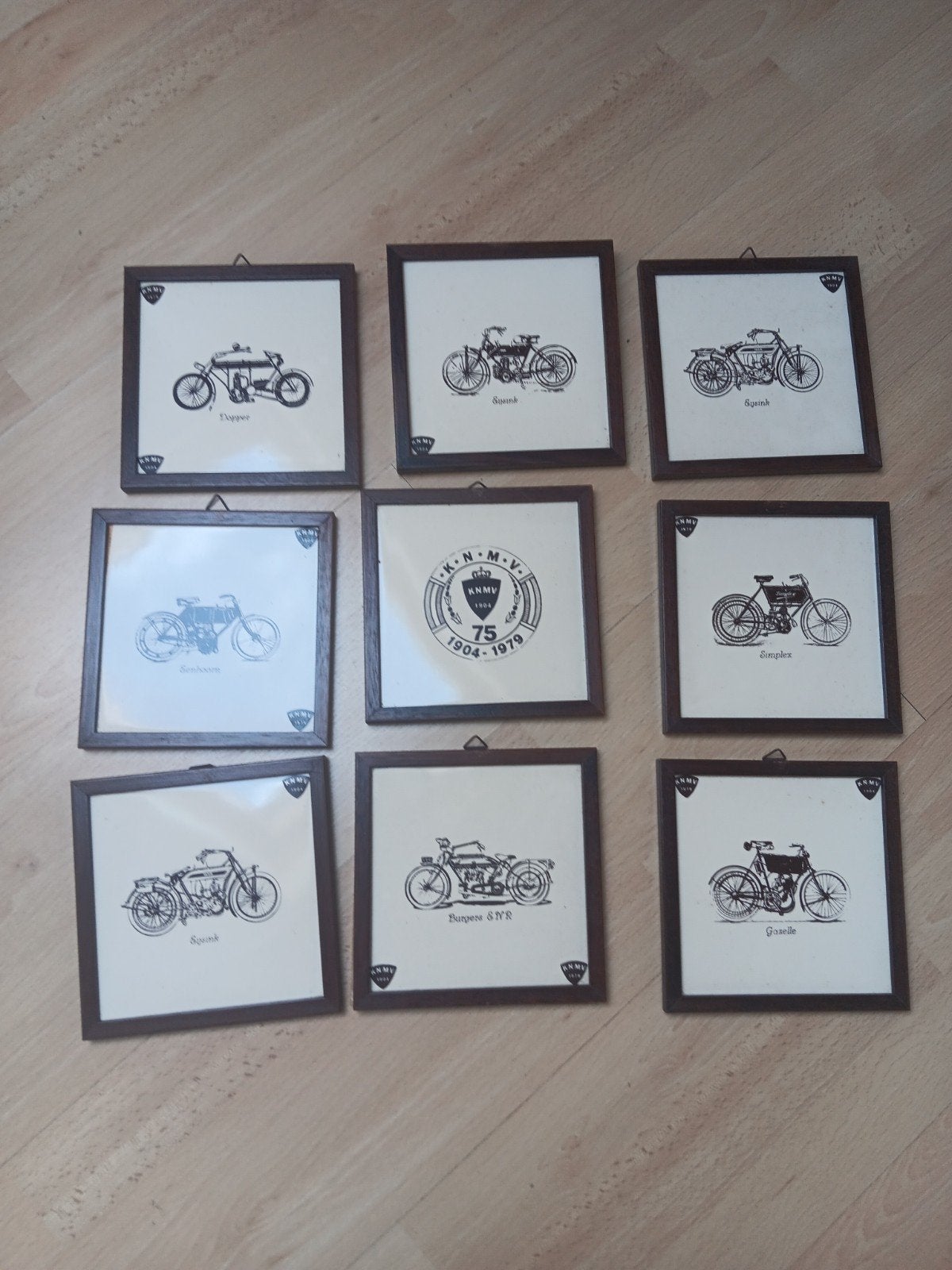Set van 9 vintage motoren prenten K.N.M.V. 1904-1979, Verzamelen, Ophalen of Verzenden, Gebruikt, Motoren