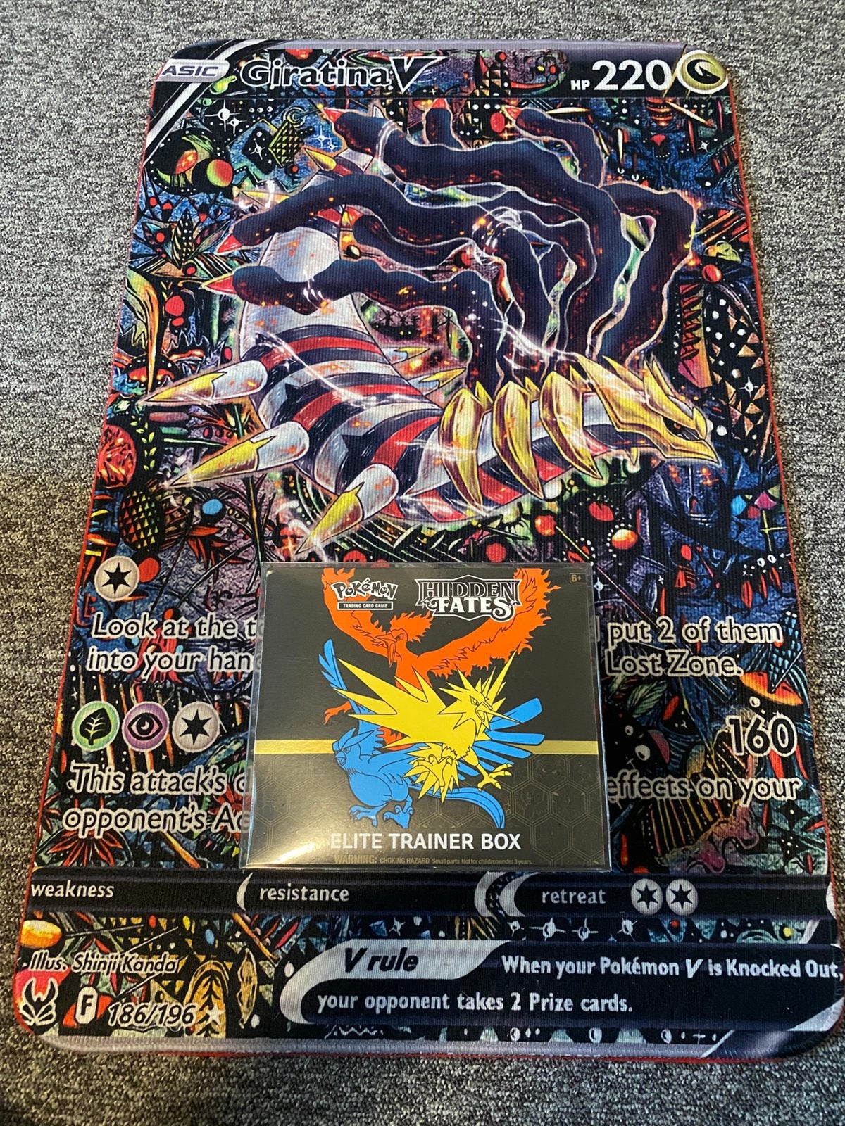 Hidden Fates ETB Mint + Accryl, Ophalen of Verzenden, Nieuw