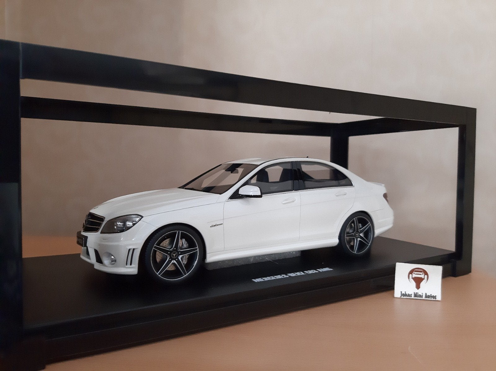 Mercedes C63 AMG 2007 Diamond White van GT Spirit 1:18