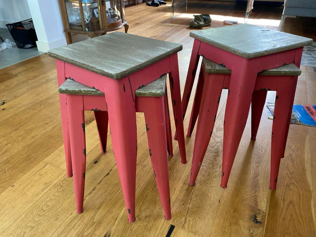 Set van 4 roze metalen krukken met houten zitting, Huis en Inrichting, Barkrukken, Ophalen, Gebruikt, Minder dan 30 cm, In hoogte verstelbaar