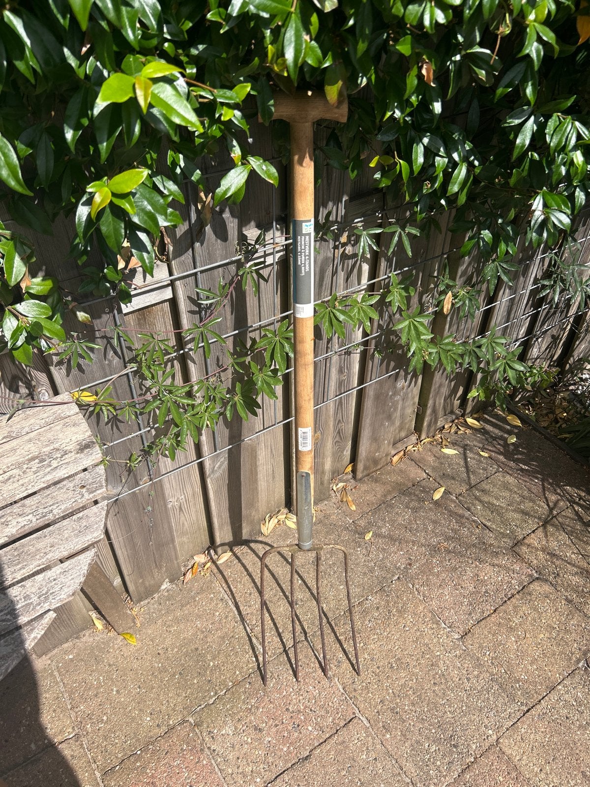 Mestvork 4-tands met houten steel Intratuin, Ophalen, Gebruikt, Vork