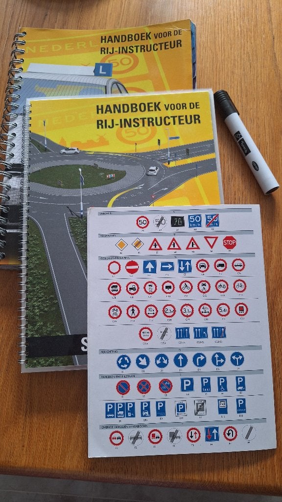 Handboek voor de rij-instructeur, Ophalen of Verzenden, Zo goed als nieuw, Smits rijschoolservice