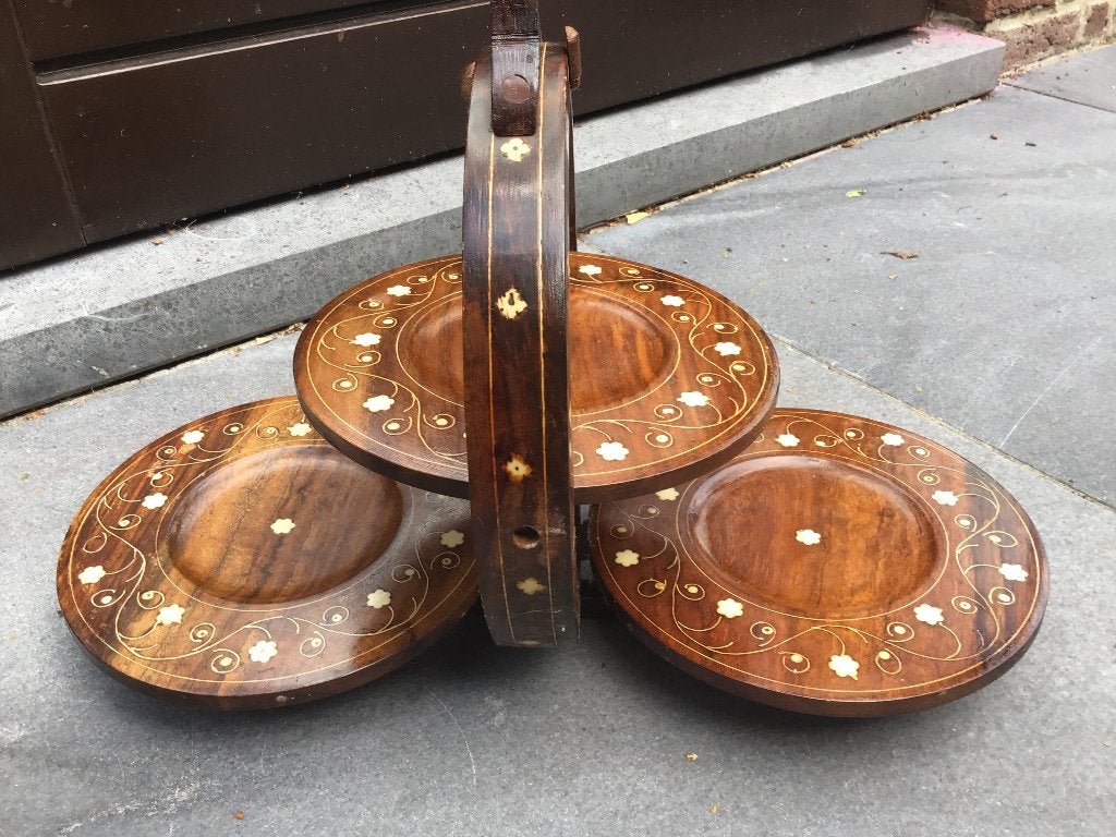 Vintage inklapbare etagère, Ophalen of Verzenden, Zo goed als nieuw, Hout, Bord of Schaal