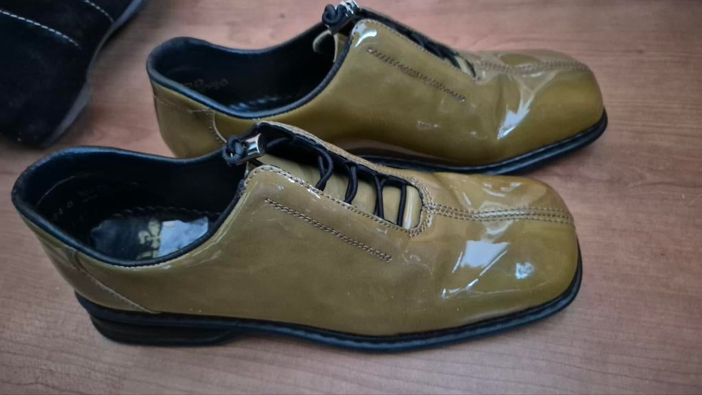 Rieker dames lakschoenen - Olijfgroen - Maat 37 - ZGAN, Schoenen met lage hakken, Verzenden, Zo goed als nieuw, Groen