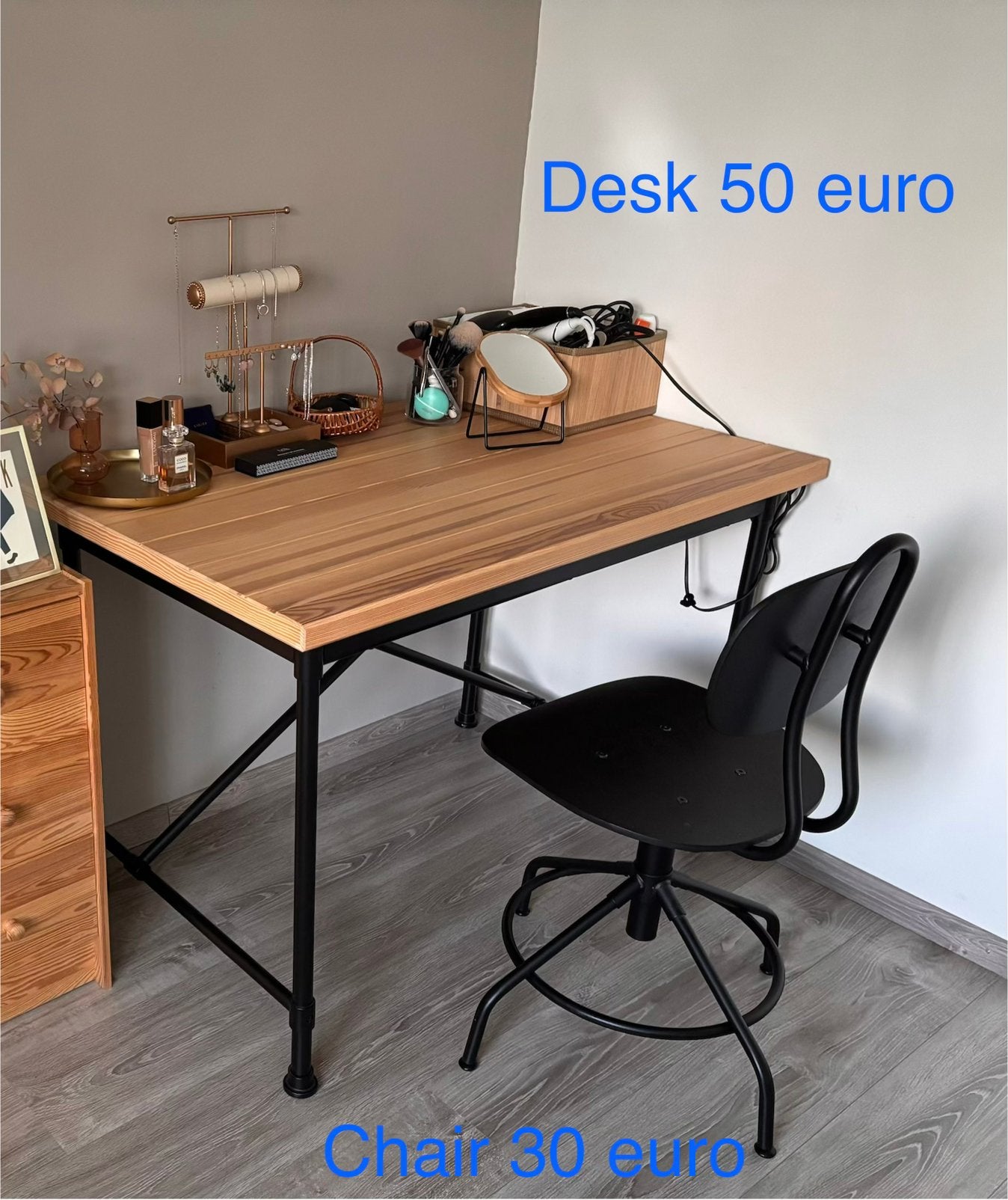 Ikea desk and chair, Ophalen, Zo goed als nieuw