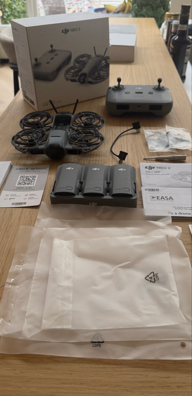 DJI Neo 2 Fly More Combo - Zo goed als nieuw, 250 tot 900 gram, Cameradrone, 5 tot 10 kilometer, Zo goed als nieuw