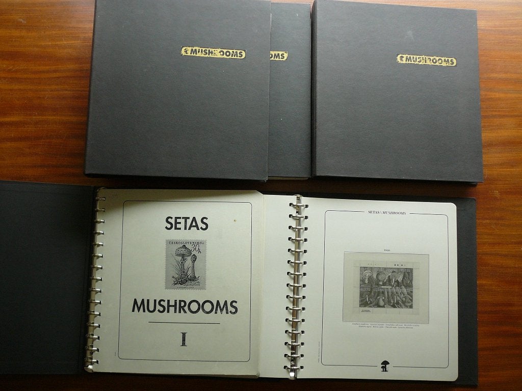 Domfil Verzamelalbums - Mushrooms / Paddenstoelen I-V, Postzegels en Munten, Ophalen of Verzenden, Dier of Natuur