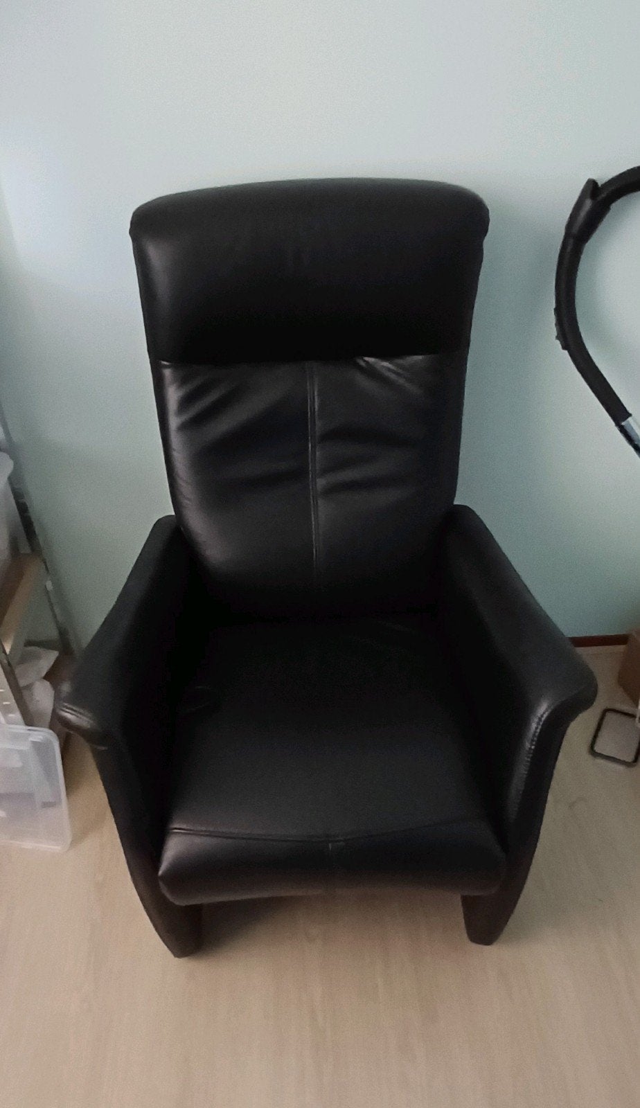 Mooie zwarte relaxfauteuil, Ophalen, Minder dan 75 cm, Zo goed als nieuw, Leer
