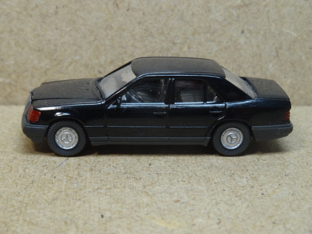 WIKING 1/87, MERCEDES Benz 260-E, Zwart, Zie Foto`s, Hobby en Vrije tijd, Ophalen of Verzenden, Zo goed als nieuw, Auto, Wiking