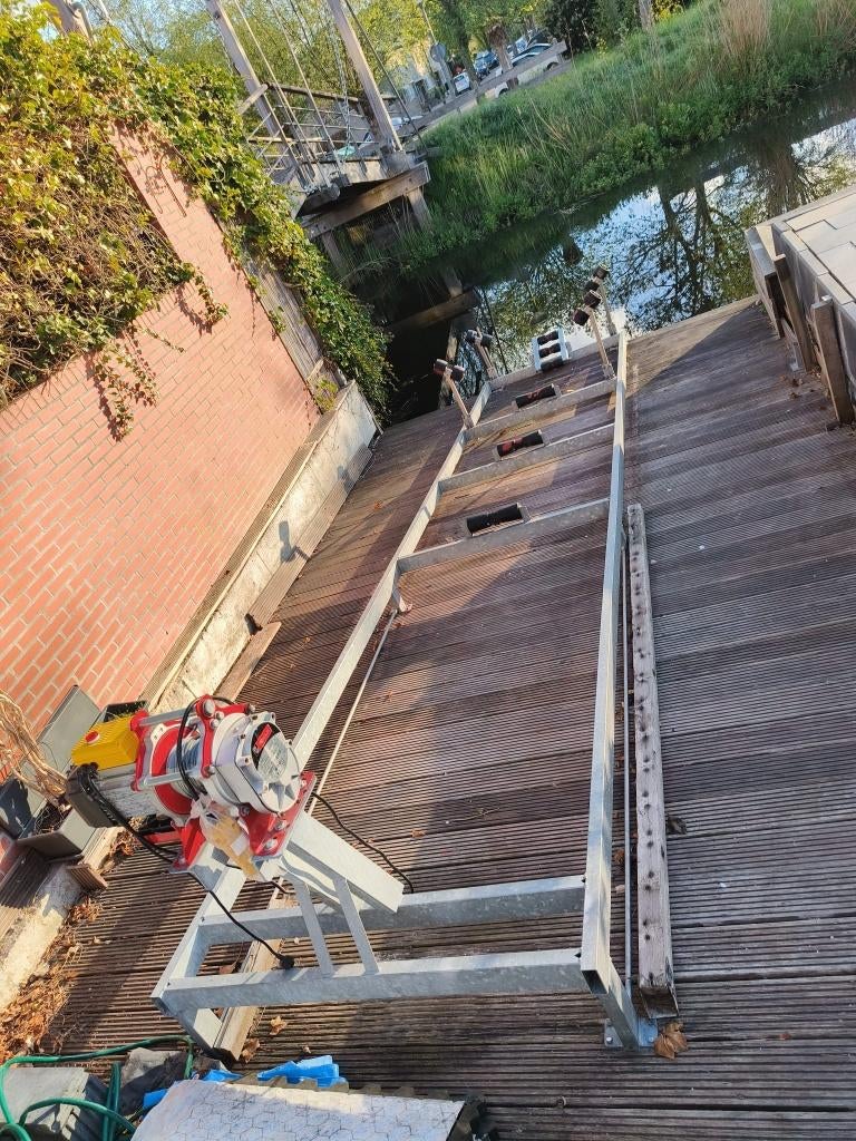 Elektrische lier + botenbok, Watersport en Boten, Accessoires en Onderhoud, Ophalen, Zo goed als nieuw, Overige typen