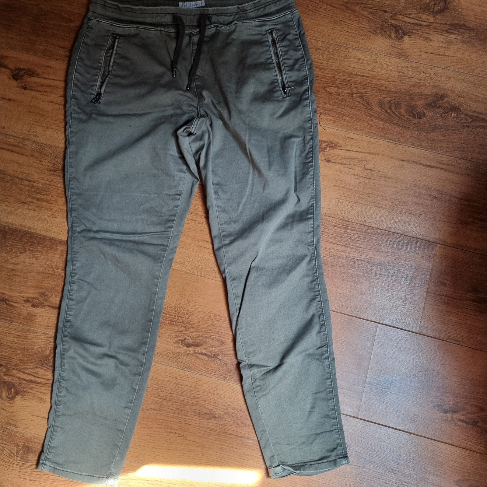 Groene broek mt 42/44 van Red Button, Maat 42/44 (L), Ophalen of Verzenden, Zo goed als nieuw, Lang