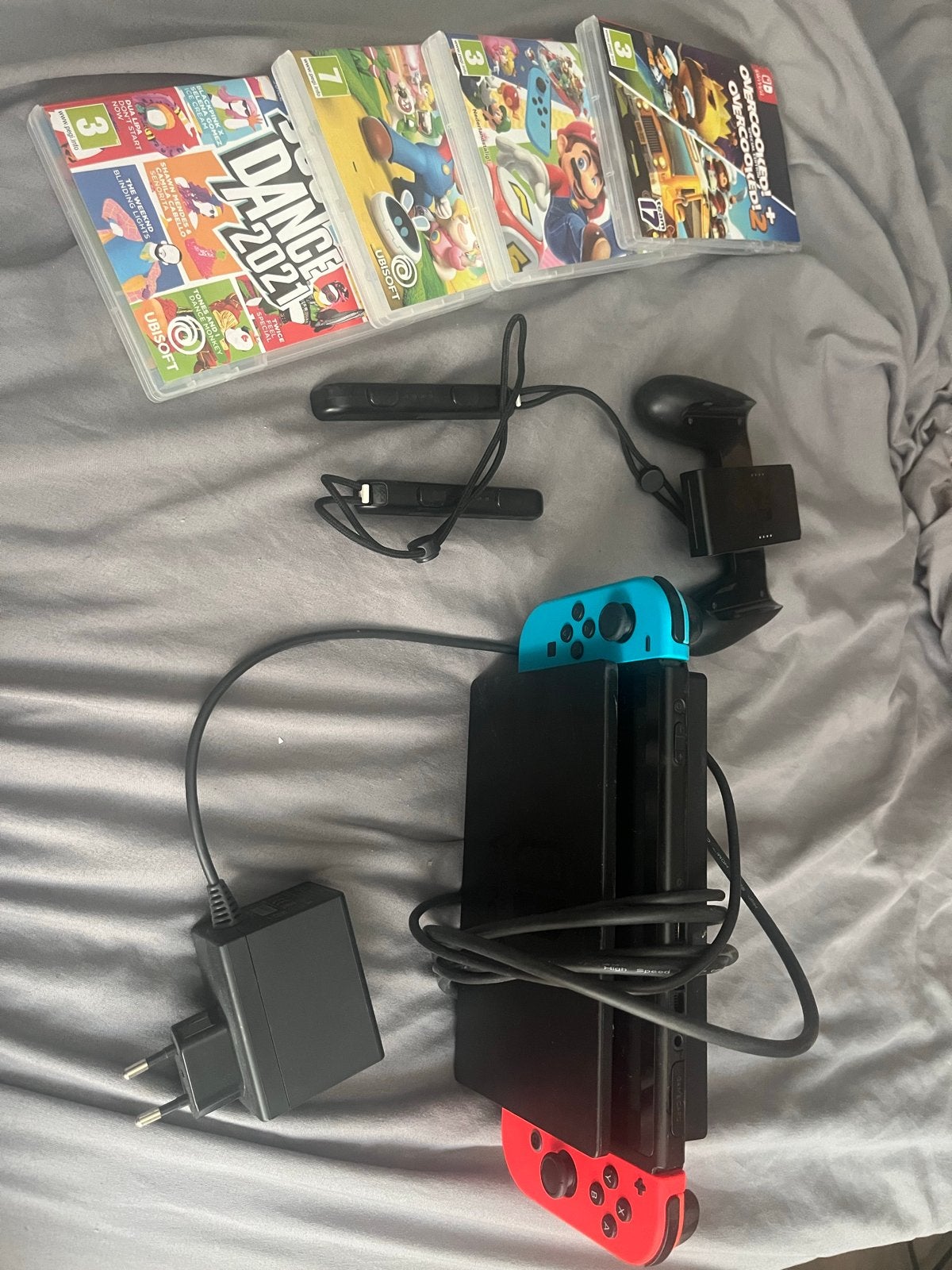 Nintendo Switch met 4 games en 2 controllers, Met games, Met 2 controllers, Ophalen of Verzenden, Zo goed als nieuw