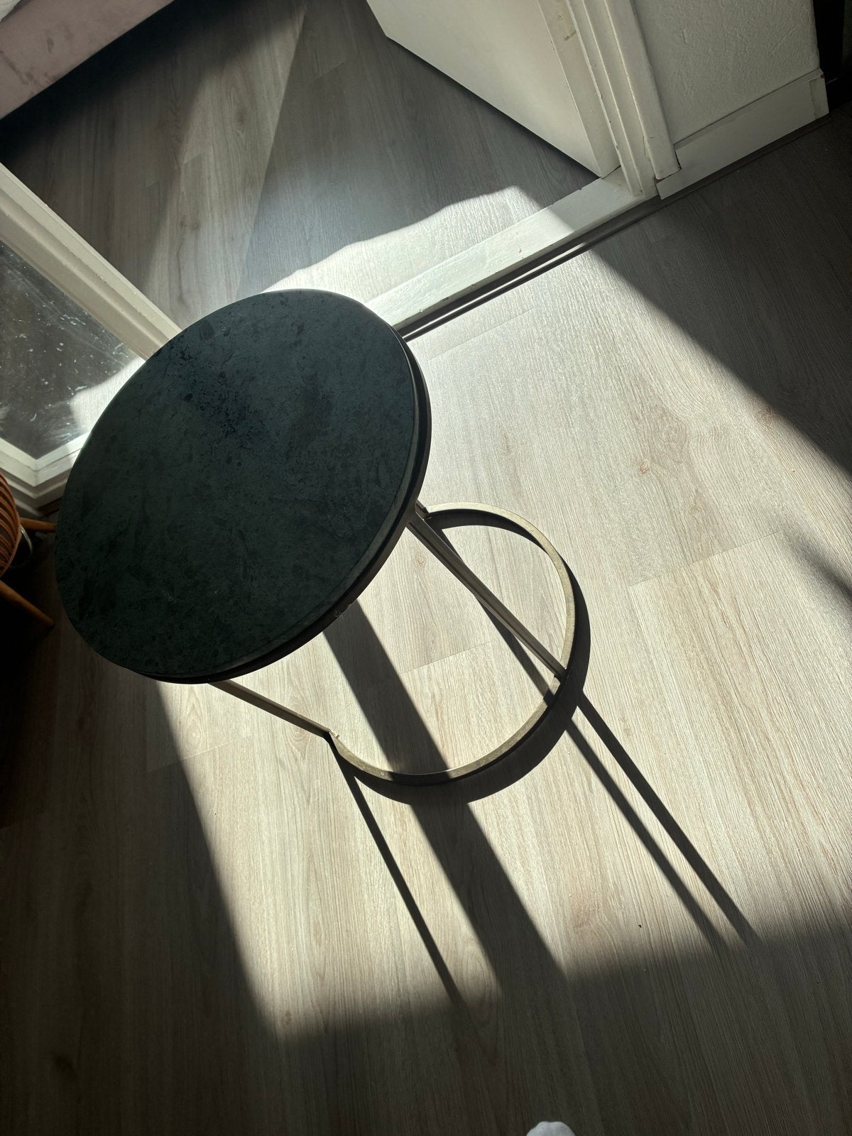 Ronde bijzettafel met groen marmeren blad