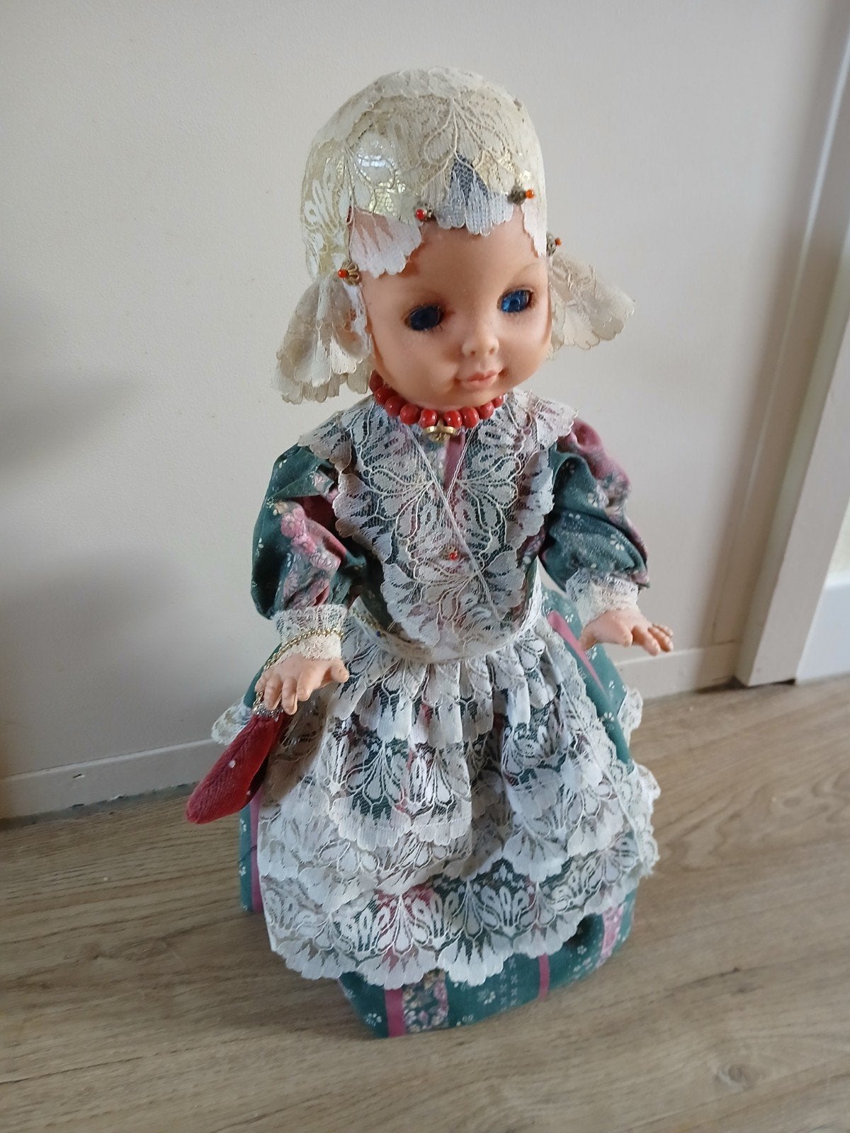 Friese klederdracht pop, Verzamelen, Ophalen of Verzenden, Zo goed als nieuw, Pop