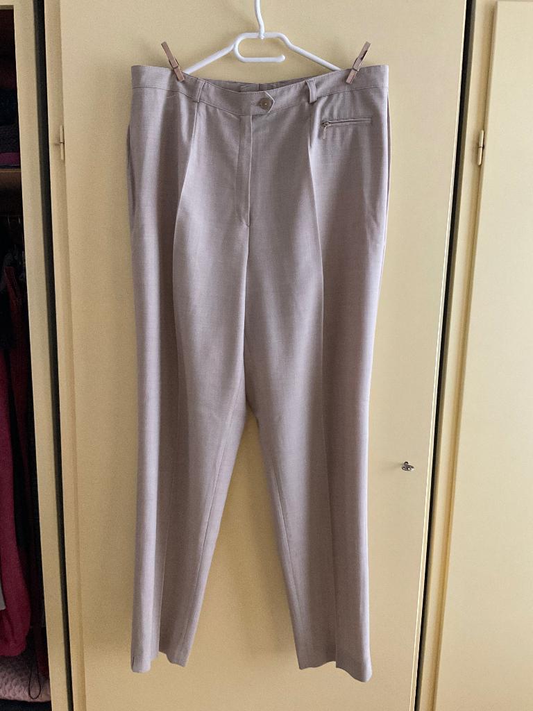 zomerbroek/pantalon  (stretch) en T--shirt, Ophalen, Beige, Maat 46/48 (XL) of groter, Zo goed als nieuw