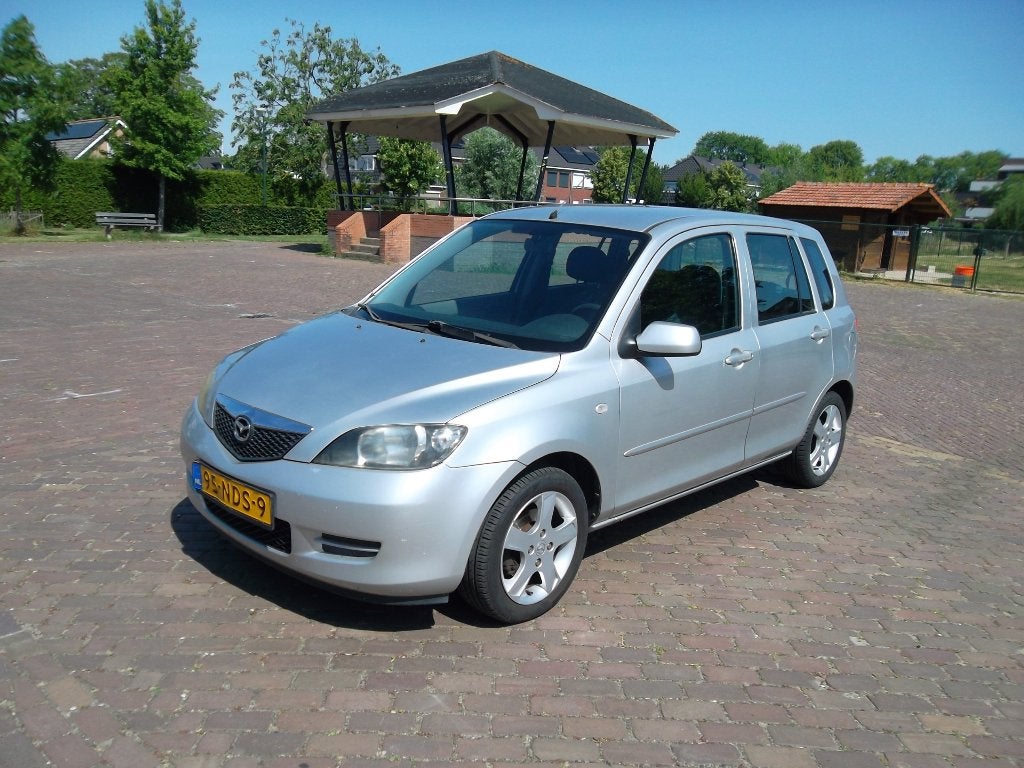 Mazda 2 1.4 16V 2005 Grijs 4 Nieuwe Banden Airco Werkt, Auto's, Voorwielaandrijving, 15 km/l, 40 €/maand, 4 cilinders