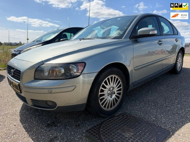 Volvo S40 1.8 Edition II Climate Navi Trekhaak Parksensor Cr, Auto's, Voorwielaandrijving, Gebruikt, Beige, 4 cilinders