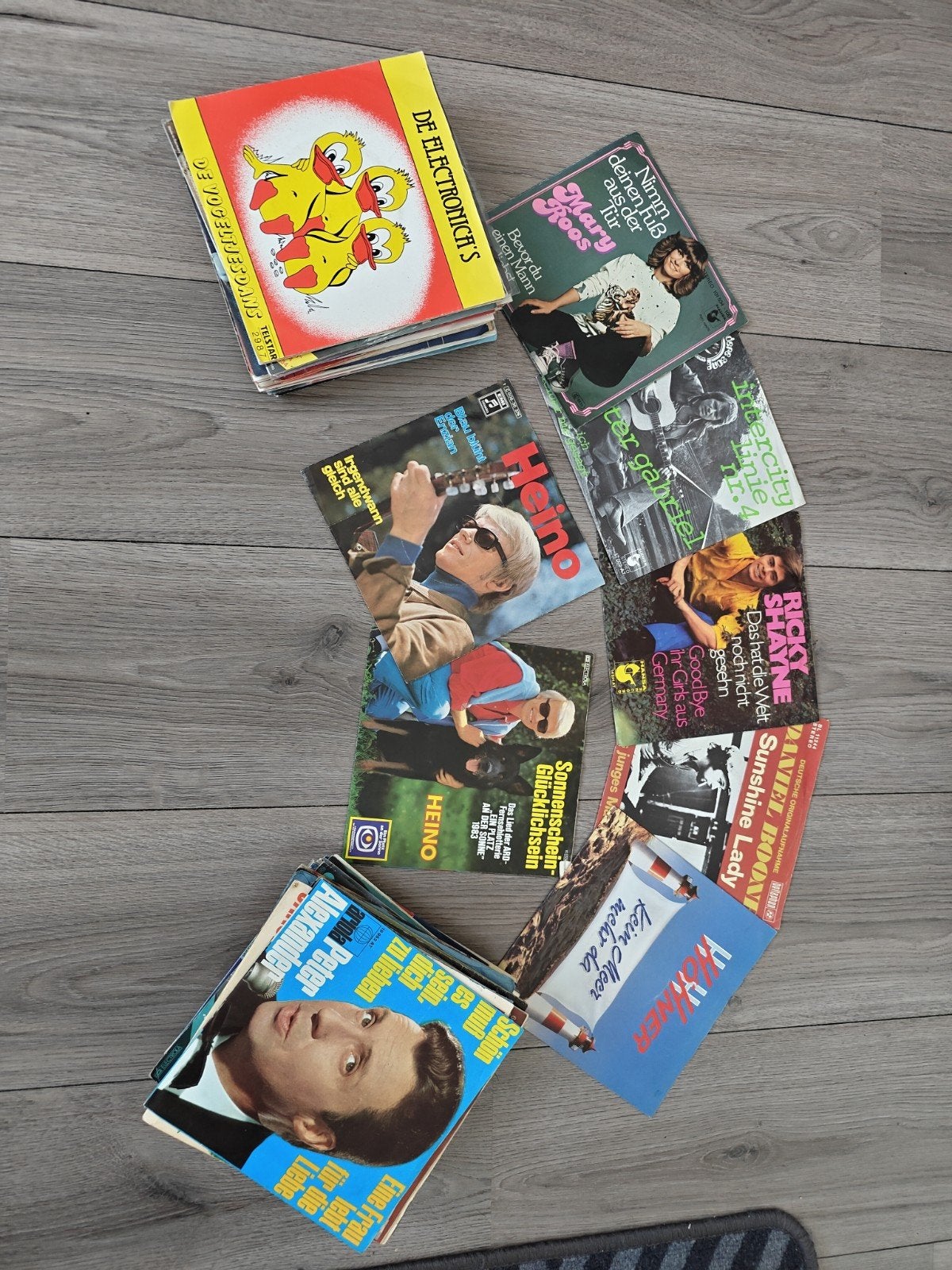 Stapel singles, waaronder piratenmuziek, Gebruikt, Overige genres, 7 inch, Ophalen of Verzenden