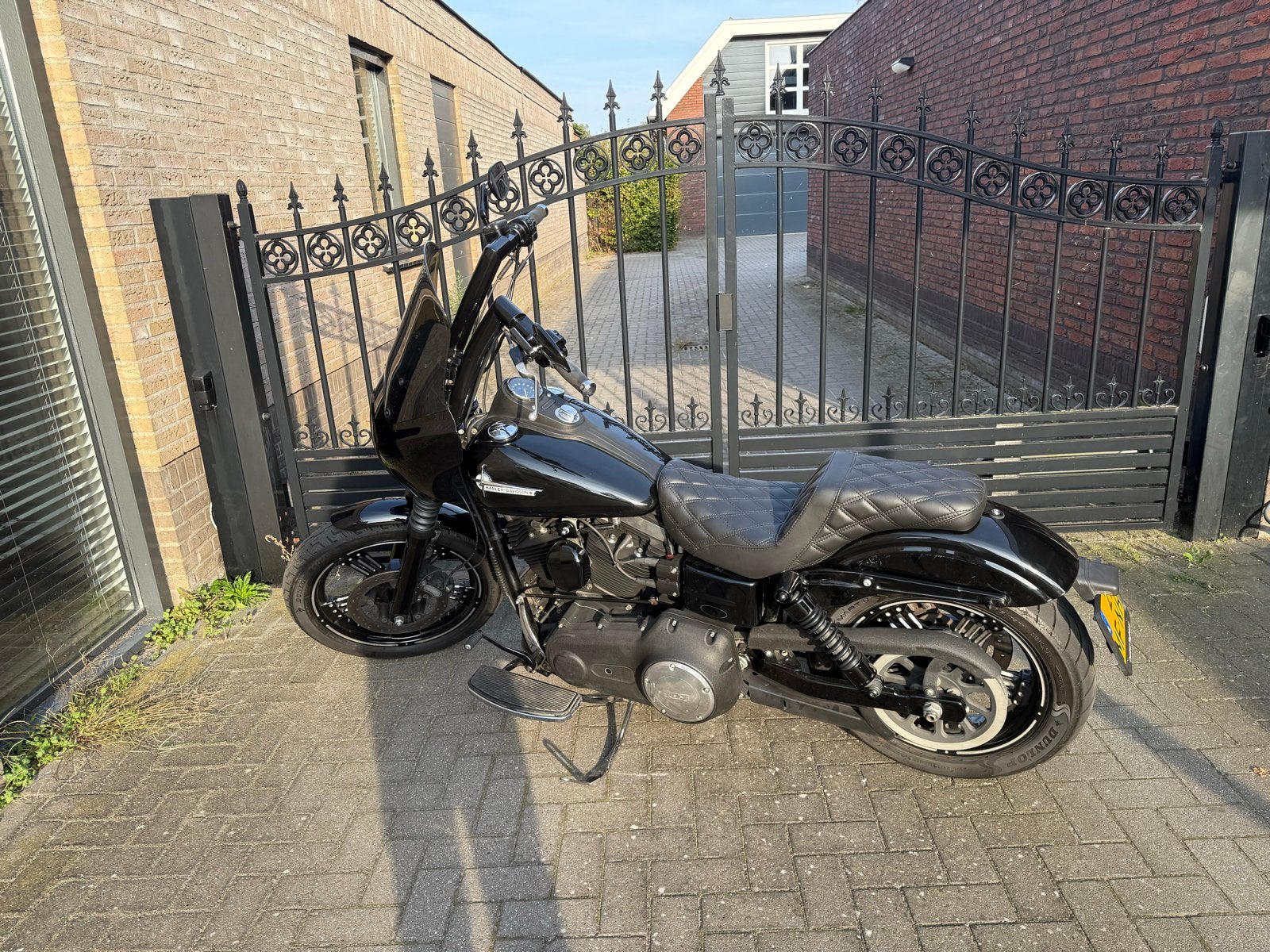 Harley-Davidson Dyna Street Bob 2015 - Custom Black, 2 cilinders, Sportuitlaat, Gebruikt, Particulier