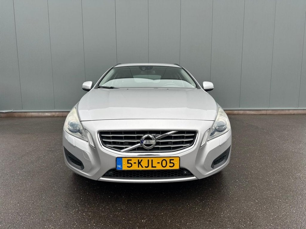 Volvo V60 1.6 T4 Summum DEALER ONDERHOUDEN ! prijs ex bpm !, Auto's, 4 cilinders, Nieuw, 1600 kg, Parkeersensor