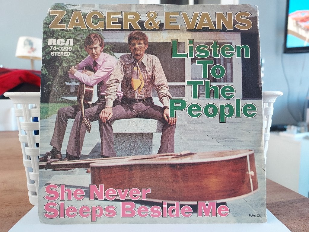 7" Single Zager & Evans - Listen To The People / She Never S, Gebruikt, 7 inch, Ophalen of Verzenden, Pop