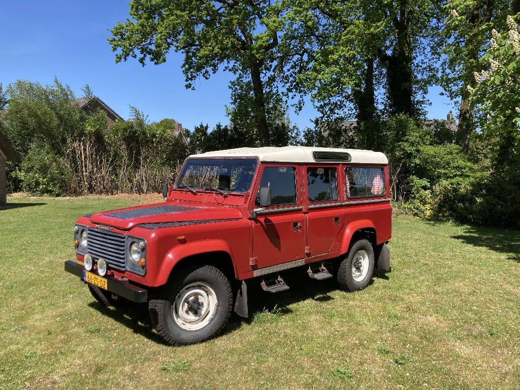 Land Rover 110 1985 Rood LHD automaat, Auto's, Land Rover, Particulier, Defender, Benzine, SUV of Terreinwagen, Automaat, Geïmporteerd