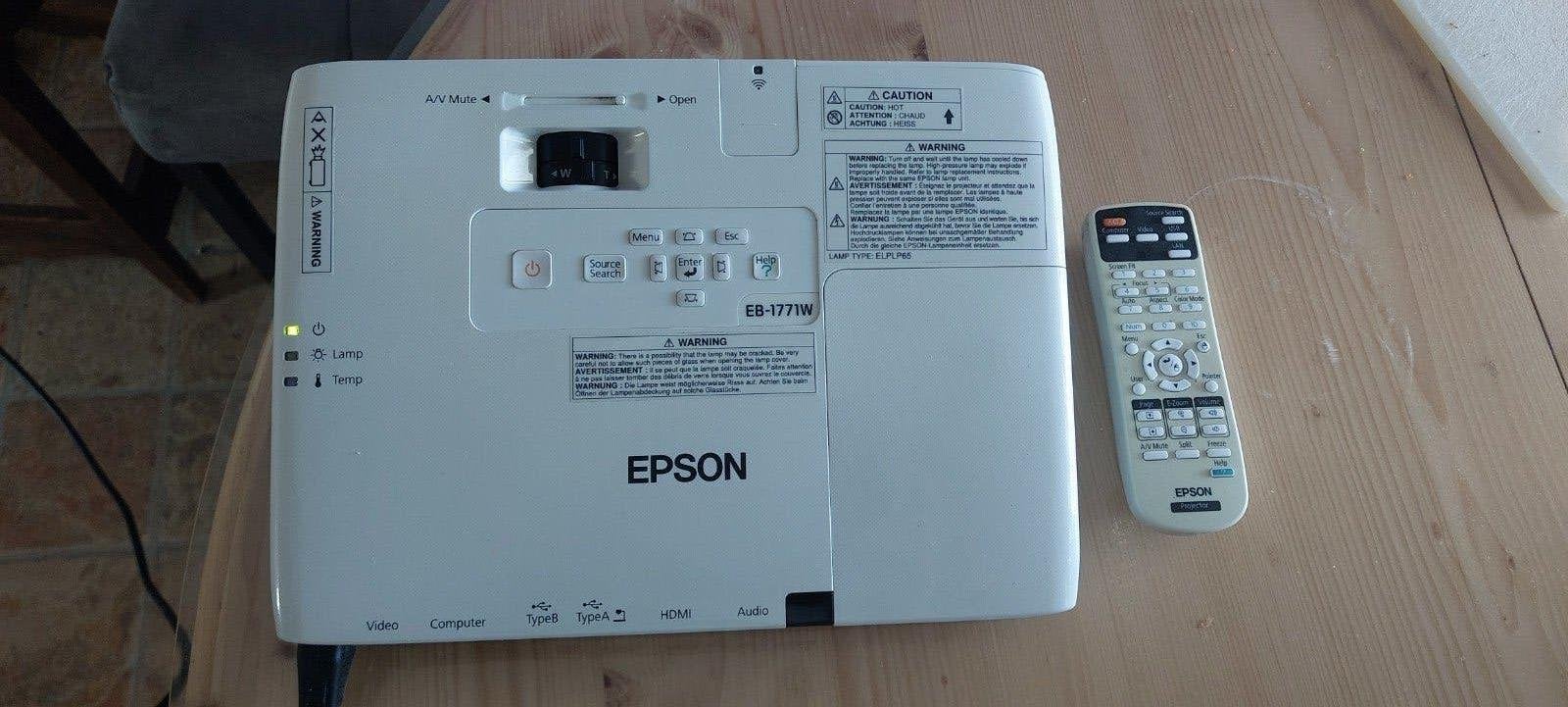 HD Beamer Epson EB-1771W met weinig branduren, HD (720), Epson, Ophalen of Verzenden, Zo goed als nieuw