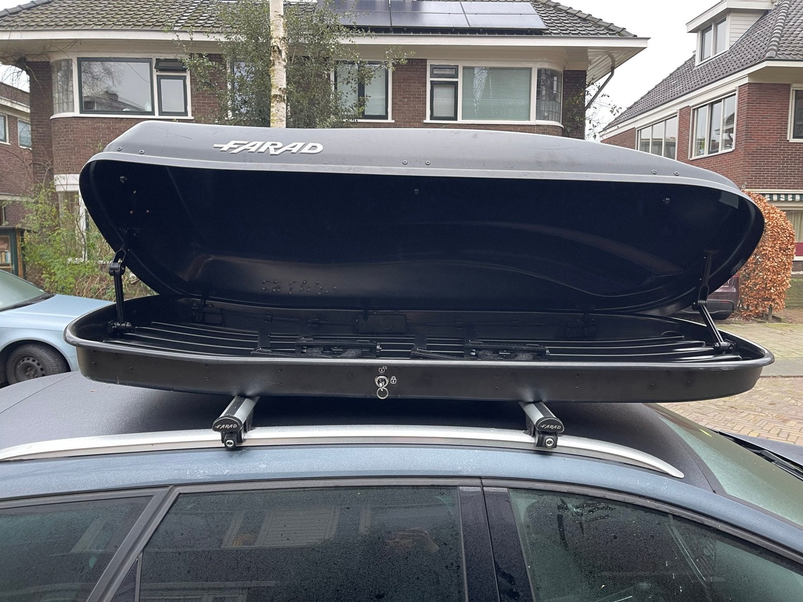 Farad N6 Dakkoffer met Dakdragers, Ophalen, Gebruikt