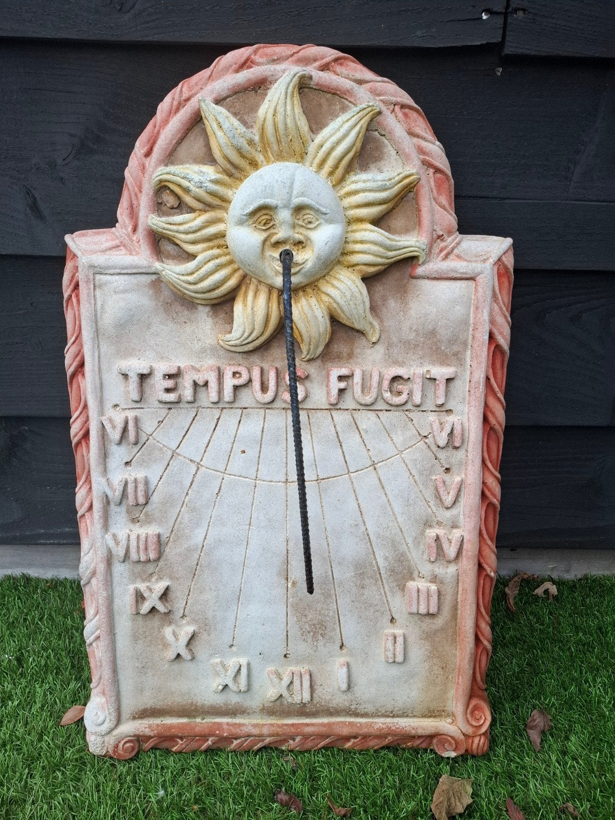 Decoratieve zonnewijzer 'Tempus Fugit' voor tuin of terras, Ophalen, Gebruikt
