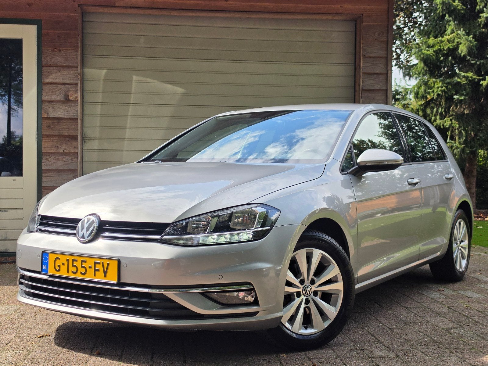 Volkswagen Golf 1.0 TSI Comfortline 115pk Trekhaak ACC LED, Auto's, Dealer onderhouden, Stof, 620 kg, 49 €/maand