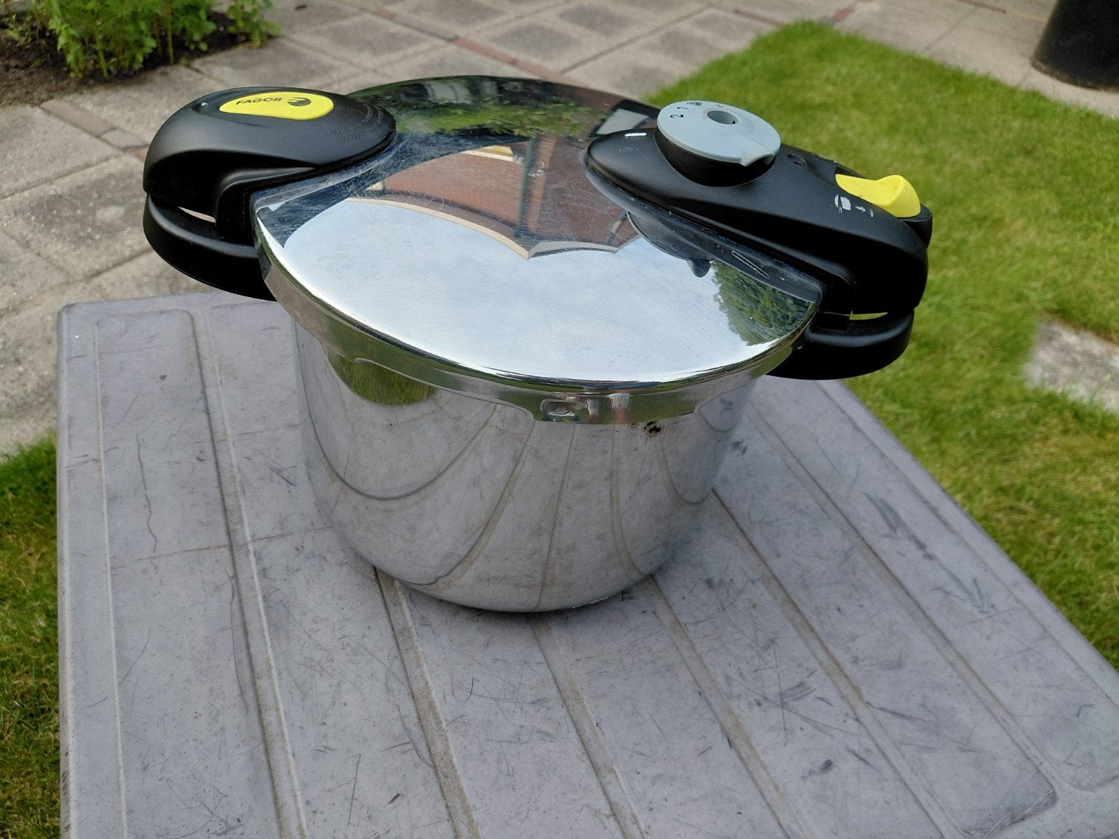 Prima werkende Fagor Snelkookpan. Hoog 16,5 cm. Drs. 21 cm., Huis en Inrichting, Keuken | Potten en Pannen, Ophalen of Verzenden