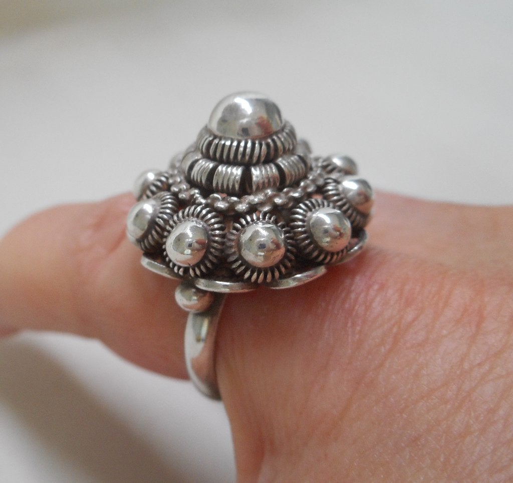 Prachtige grote zilveren Zeeuwse knop ring Niekerk nr.127, Verzenden, Dame, Zilver, Zilver