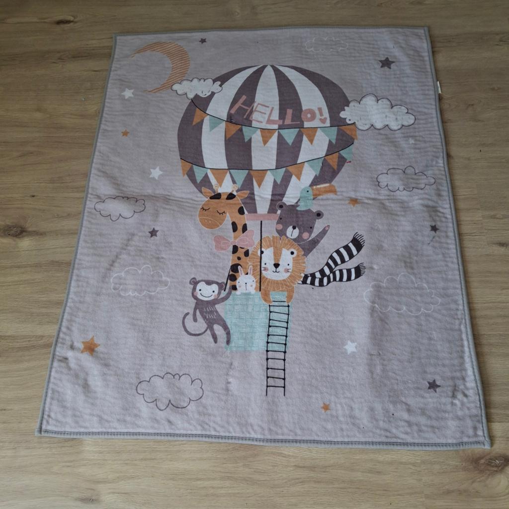 Zacht kleed met dierenprint en luchtballon, Ophalen of Verzenden, Gebruikt, 85 tot 100 cm, Deken