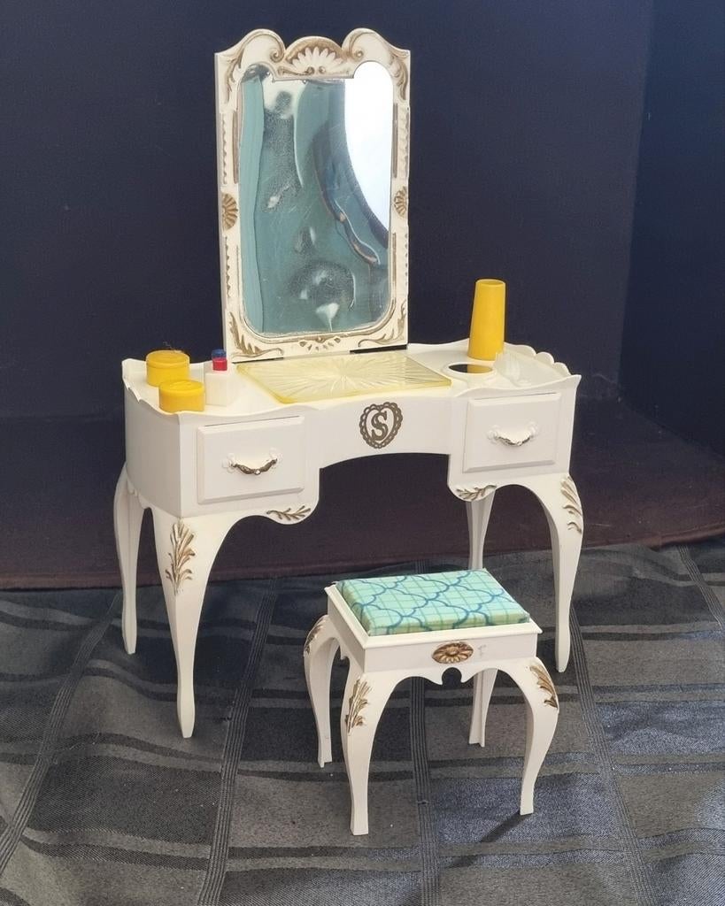 Kaptafel met spiegel en kruk Sindy van Pedigree Vintage 70', Verzamelen, Poppenhuizen en Toebehoren, Ophalen of Verzenden, Zo goed als nieuw