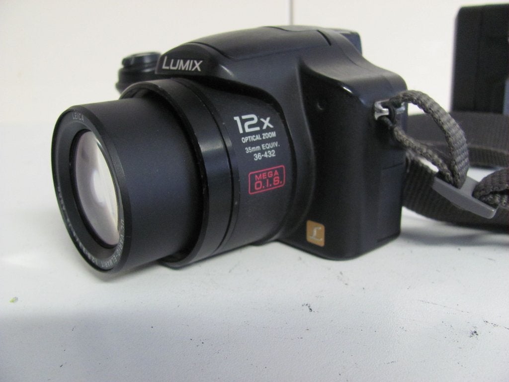 Panasonic Lumix dmc-fz7 met 12 x optical zoom en 6mp, Ingebouwde flitser, Accu, Ophalen of Verzenden, Zo goed als nieuw