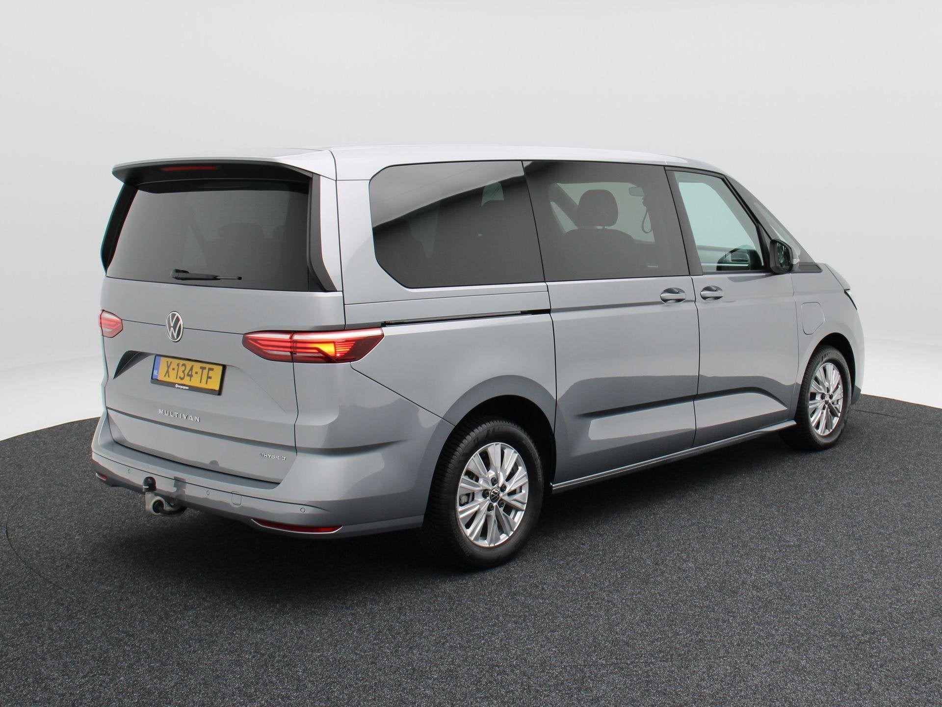 Volkswagen Multivan 1.4 eHybrid L2H1 Style 7-Persoons | Pano, Auto's, Volkswagen, Gebruikt, Euro 6, 138 €/maand, 7 stoelen