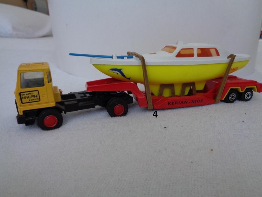 Matchbox bedford met boten trailer, Ophalen of Verzenden, Zo goed als nieuw, Bus of Vrachtwagen, Matchbox