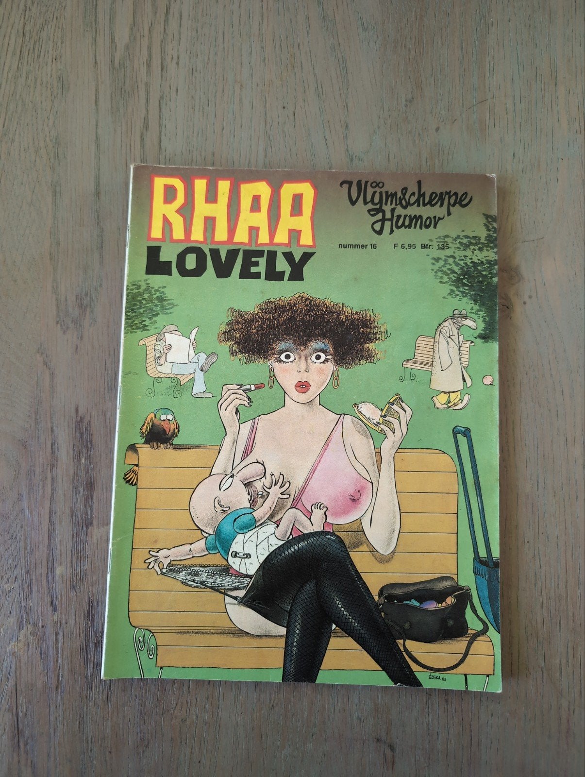 Rhaa Lovely Vlijmscherpe Humor nummer 16 stripboek, Boeken, Eén stripboek, Ophalen of Verzenden, Gelezen, Diverse auteurs