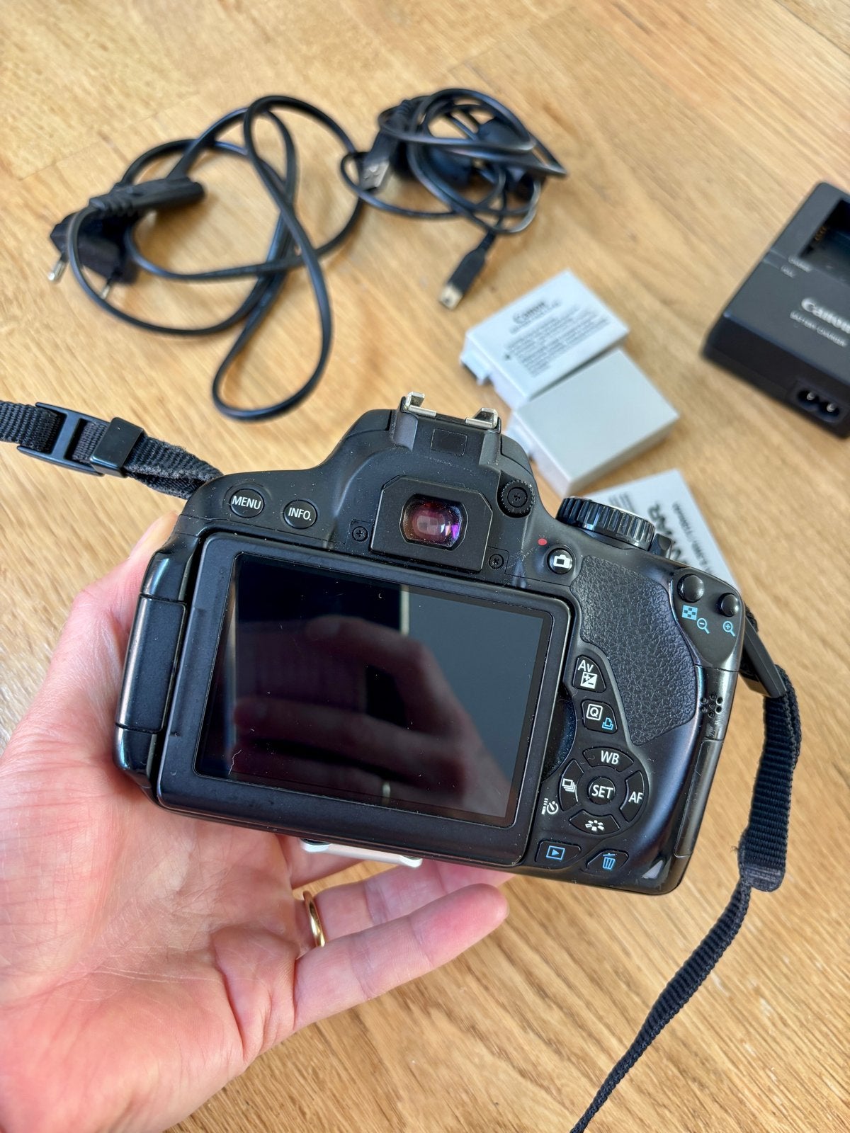 Canon 650D met EF 50mm lens, 3 accu's en tas, Audio, Tv en Foto, Fotocamera's Digitaal, Ophalen, Gebruikt, Spiegelreflex, Canon
