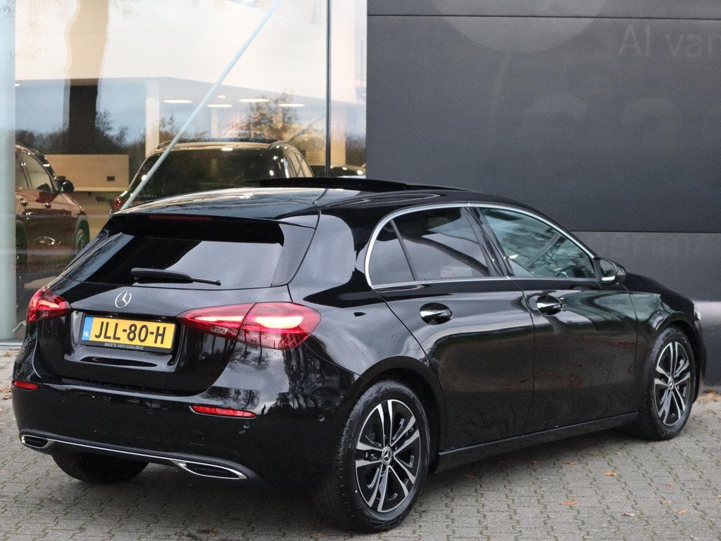 Mercedes-Benz A-klasse 180 Star Edition Luxury Line, Auto's, 136 pk, 4 cilinders, Leder en Stof, Zwart