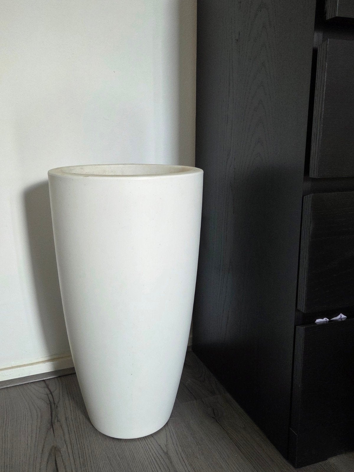 Witte hoge vaas, Kunststof, Rond, Zo goed als nieuw, Binnen