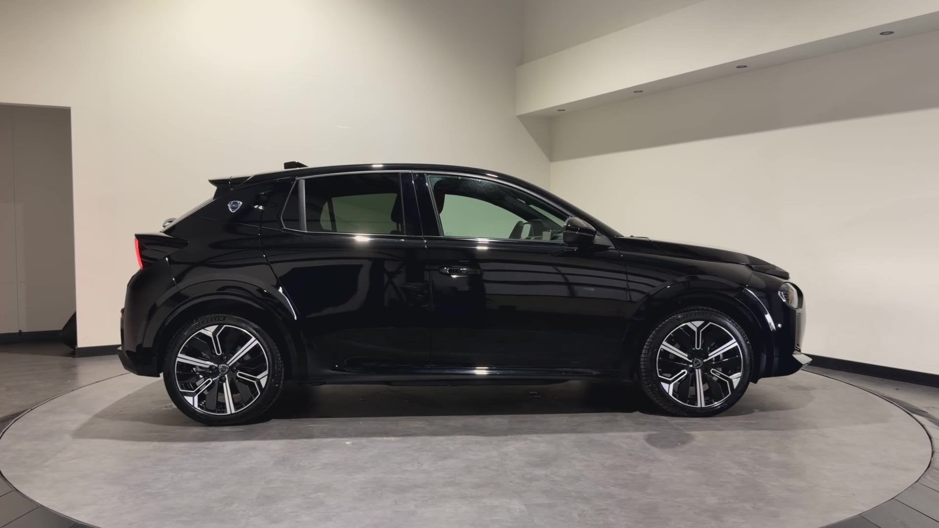 Lancia Ypsilon LX 51 kWh | Keyless | Velours bekleding | Sto, Huisgarantie, 156 pk, Met garantie (alle), 24 min