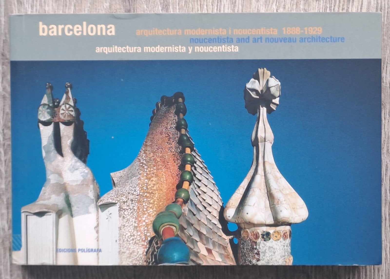 Barcelona - modernistische en art nouveau architectuur, Boeken, Verzenden, Gelezen