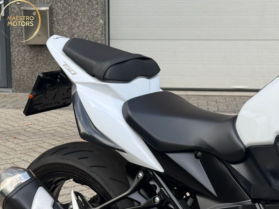 Foto 5 van SUZUKI GSR 750 ABS Origineel NL GROTE Beurt gehad TOPPER !!