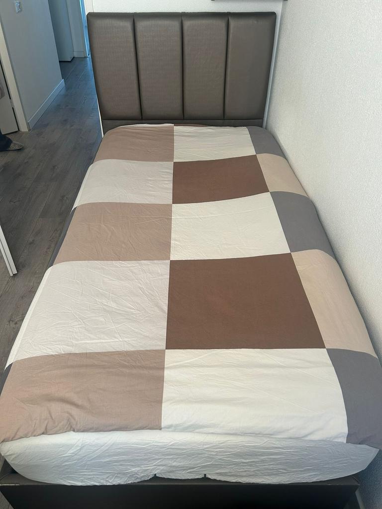 Een mooie bed met matras, Ophalen, Gebruikt